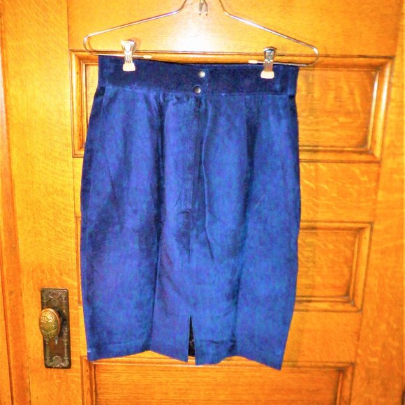 Brand New ~~~ Lined, SUEDE SKIRT ~~~ - Picture 2 of 2